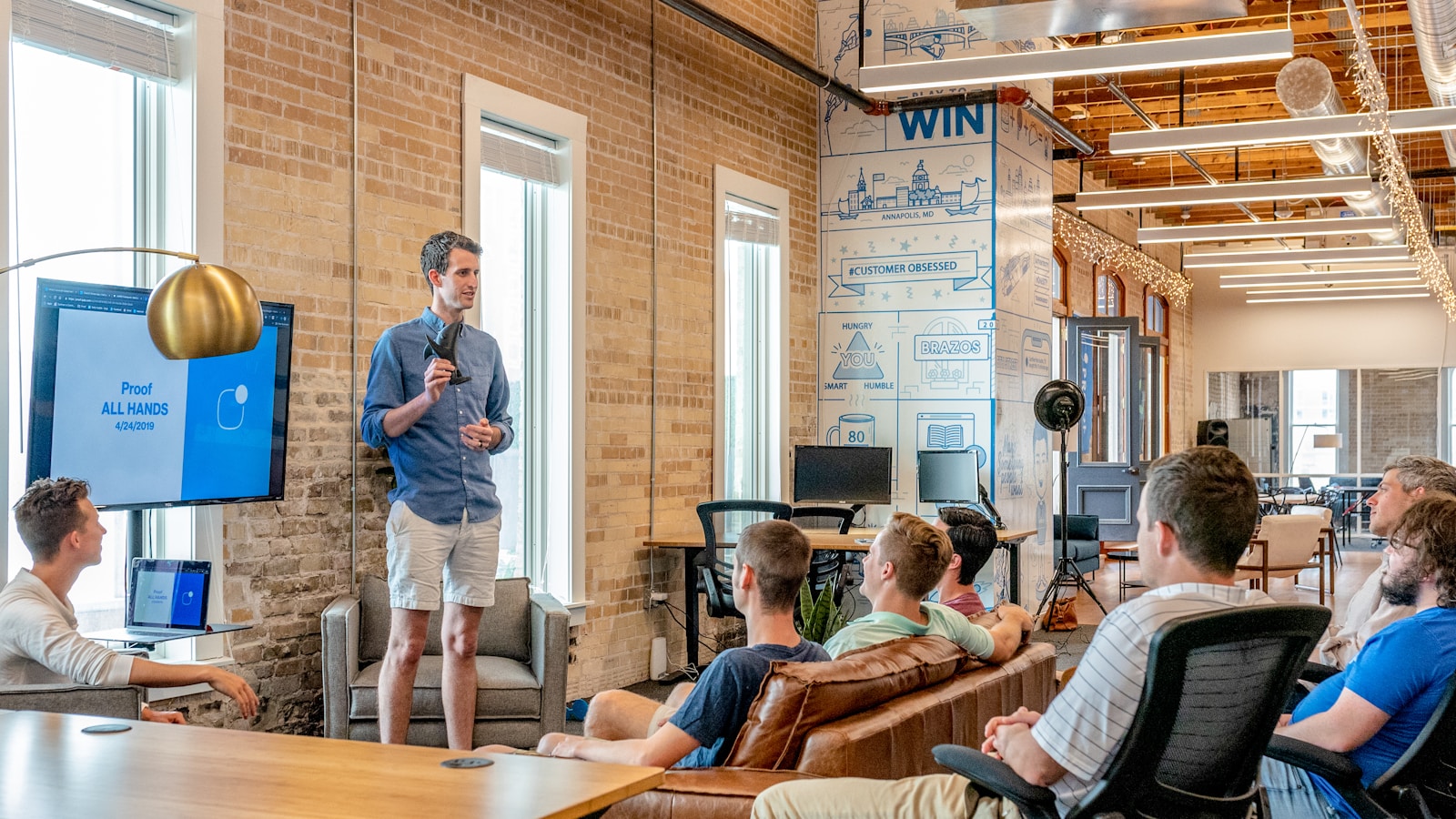 Corporate workshop around a round table at the studio